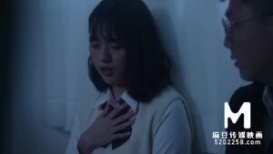 นักศึกษาจีน Chu Meng Shu ตัวเล็กน่ารัก โดนควยใหญ่ซอยหีสดในหอพัก แตกคาปากคารู