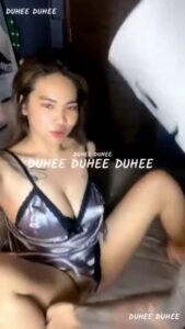 น้องซูก้า โดนควยใหญ่เย็ดสดซอยหีรัวแรง แตกในคาหีข้นๆ