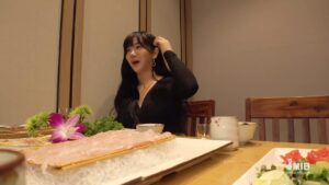 กินข้าวยังไม่ทันอิ่ม ควยใหญ่ยัดหีสดแรงๆ ซอยยับแตกคาหีคาหี