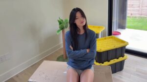 สาวเอเชียตัวเล็กน่ารัก โดนควยใหญ่เย็ดสด 3 รู ซอยหีซอยตูดแตกในคาหีคาตูด