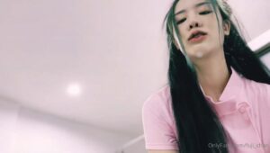 สาวพยาบาลหีแน่นคาชุดเซ็กซี่ โดนควยใหญ่ซอยหีแตกในคาห้องนอนแบบไม่ยั้ง