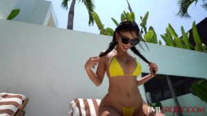 สาวอินฟลูฯ เงี่ยนโดนซอยหีข้างสระว่ายน้ำ แตกในคาหี
